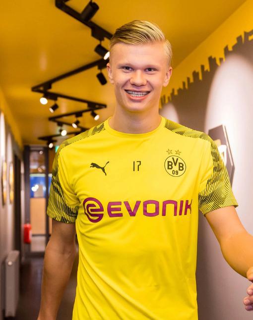 足球国足伤病名单更新，两人基本无缘（国足伤情更新：两将基本无缘出战）