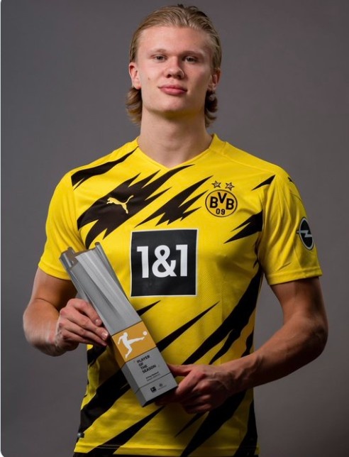 意媒：那不勒斯想要引进格雷茨卡，拜仁目前没有计划让球员在冬窗的时候离队（意媒：那不勒斯有意格雷茨卡，拜仁暂无冬窗放人计划）