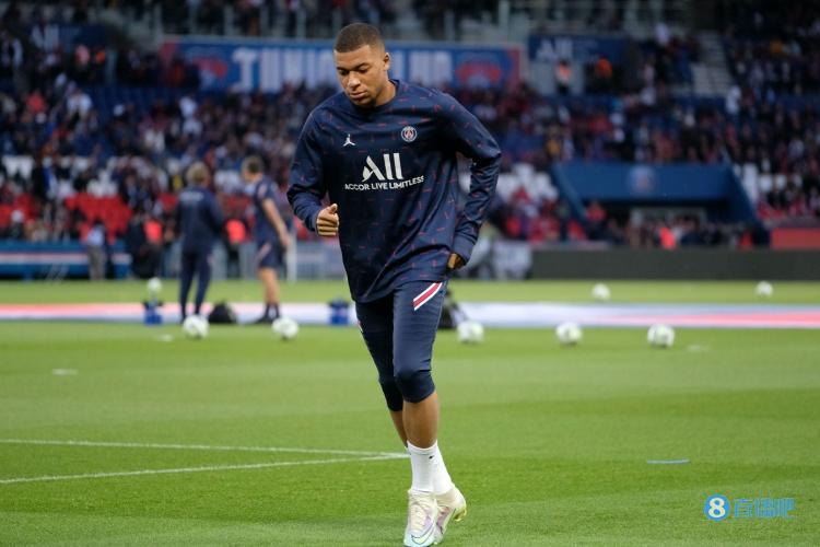 皇马相中曼联队长B费，他会是阿隆索的最好选择吗？（曼联队长B费获皇马青睐，他会是阿隆索的最佳人选吗？）