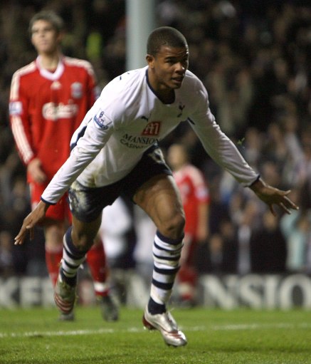 英超-B费双响姆贝莫破门芒特建功 曼联4-1狼队升至第六（英超：B费梅开二度，姆贝莫破门、芒特建功，曼联4-1狼队升至第六）